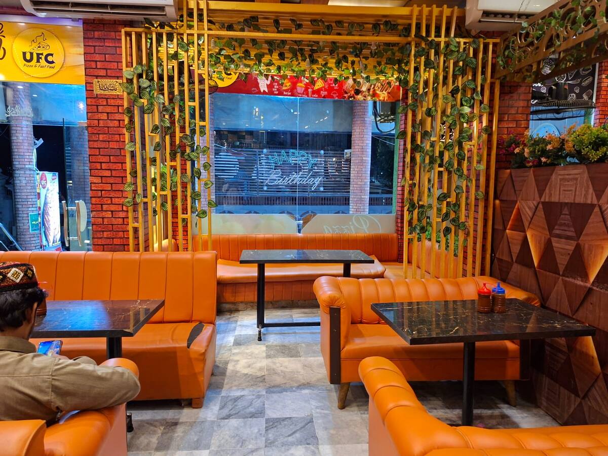 UFC Fast Food & Pizza seating area